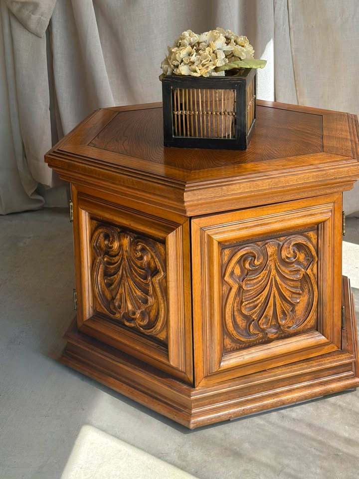 Thomasville Spanish Mediterranean Solid Pecan Hexagonal Accent Table