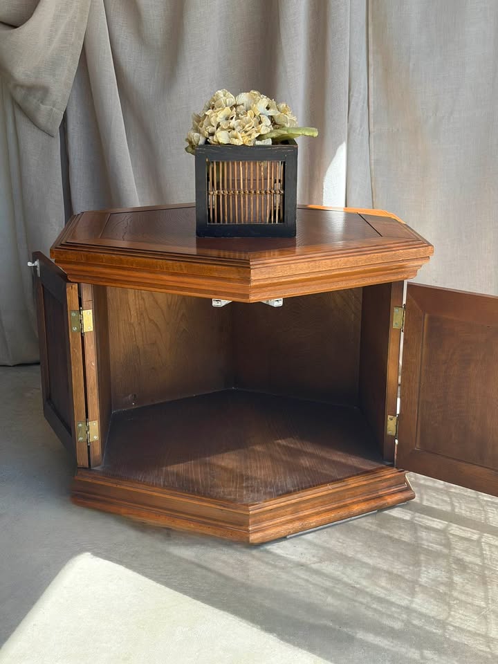 Thomasville Spanish Mediterranean Solid Pecan Hexagonal Accent Table