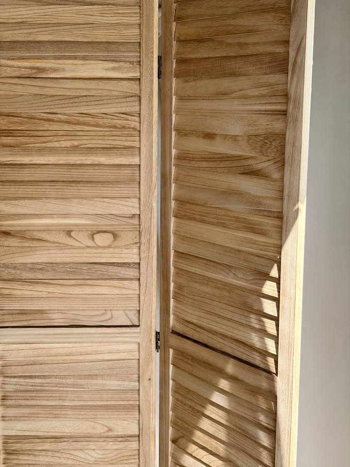 4-Panel Wood Louvered Room Divider