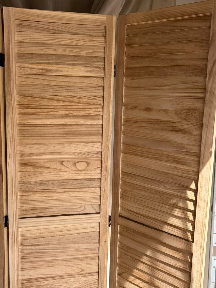 4-Panel Wood Louvered Room Divider