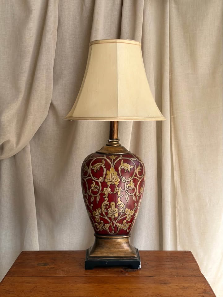 Chinoise Red & Gold Jar Table Lamp with Shade