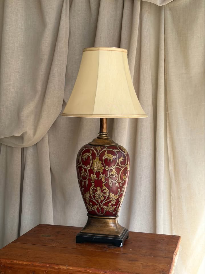 Chinoise Red & Gold Jar Table Lamp with Shade